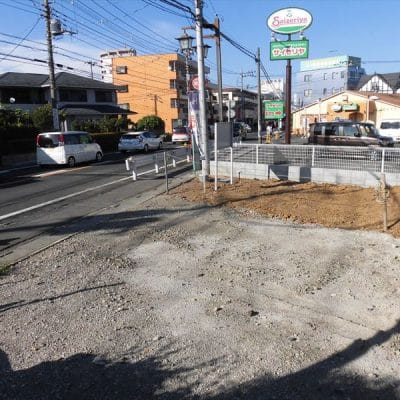 前面道路北側約10ｍ公道　前面の開放感は見事！