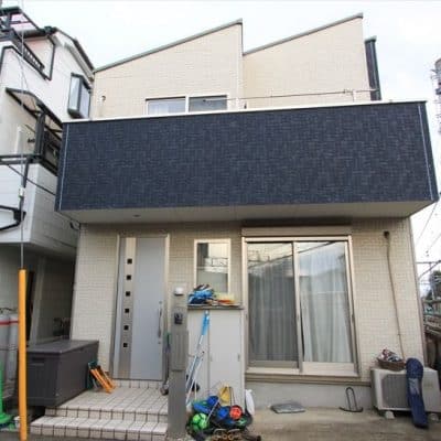 H19年築のクリーム色とブルーの落ち着いた色調の中古住宅です。