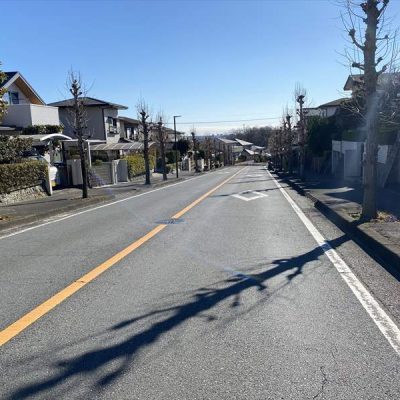 緩い勾配が続いていますが、見通しのよい街並みです。