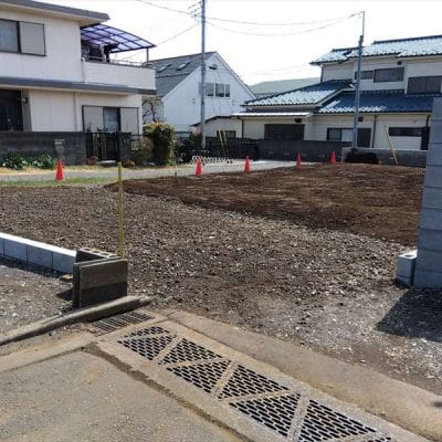 車がラクラク停められるよう、駐車スペースも作りました！