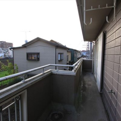 南向きの陽当たり良好なバルコニー。