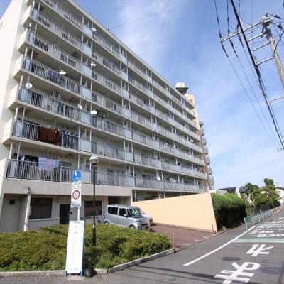 周辺施設も充実の好立地に建つファミリー向けマンションです。