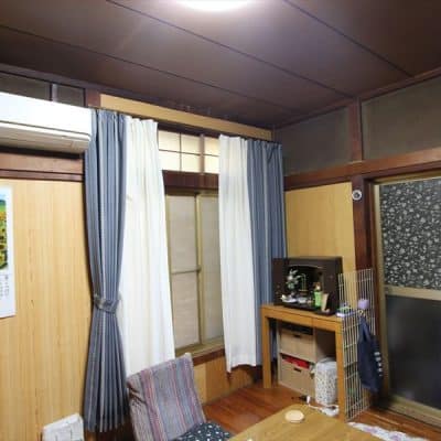 1F和室6帖  右の扉を開くと倉庫がございます。