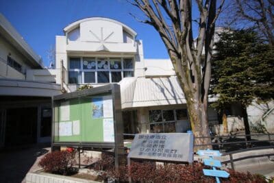国分寺市立光図書館