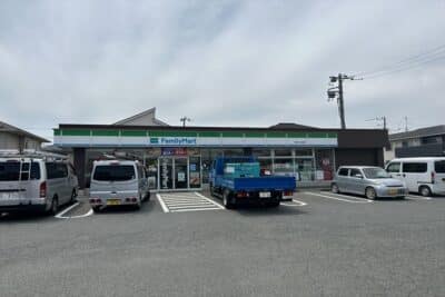 ファミリーマート川越府川高畑店(約275m)