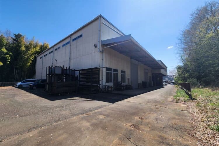 ふじみ野市亀久保　工場・倉庫｜三芳PAより車で約12分｜好立地な事業用地｜公簿2,816㎡（851.84坪）