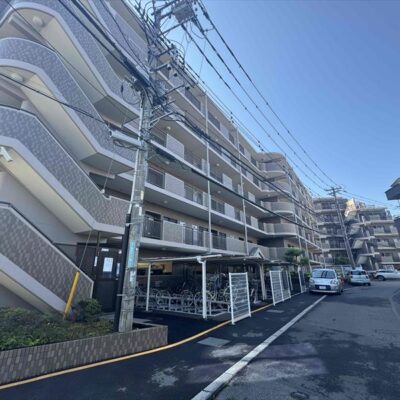 駐車場は機械式、平置きがございます。