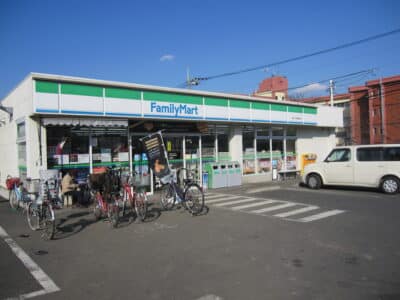 ファミリーマート東村山多摩湖町店