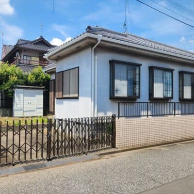 全面が広い道路なので陽当たり良好